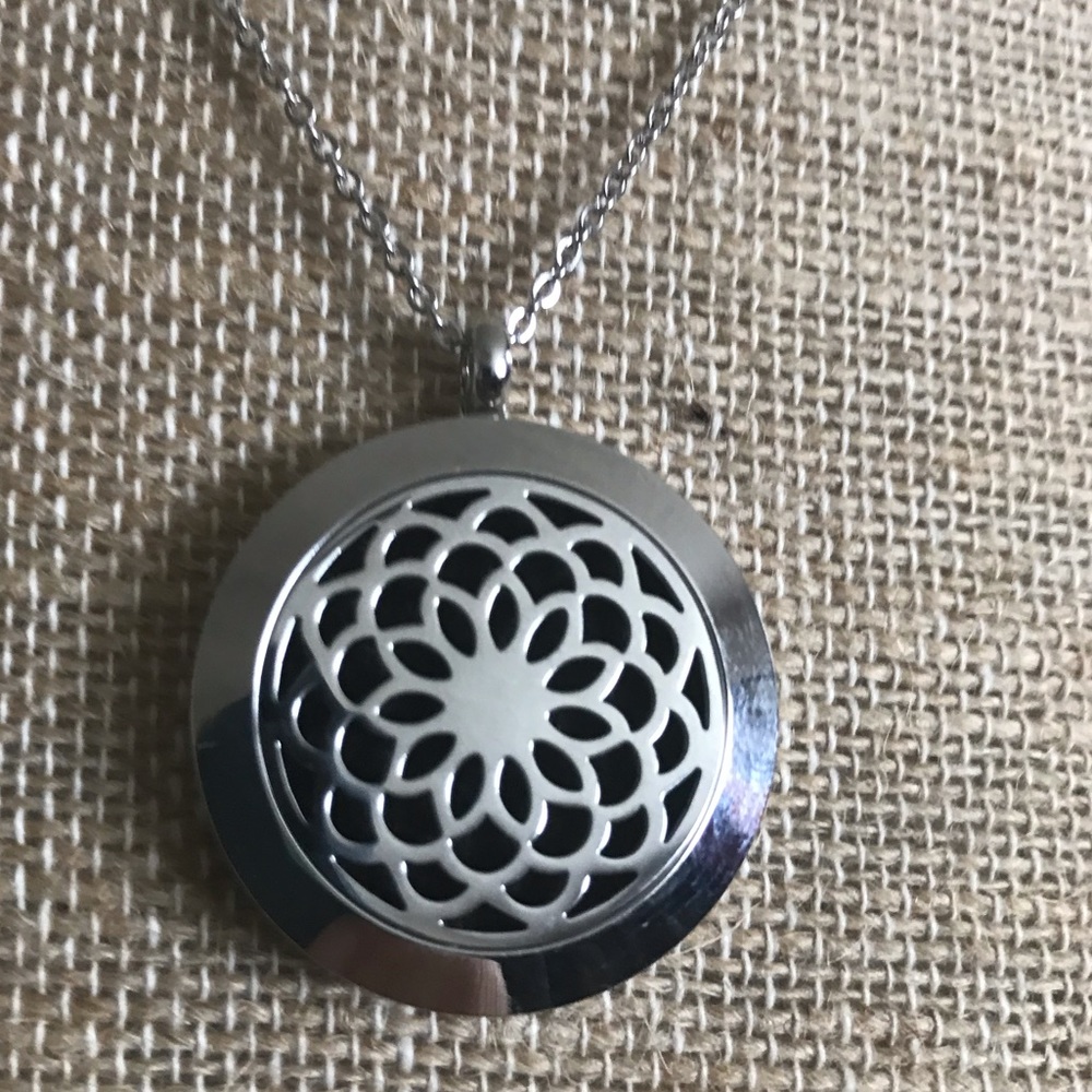 Aromatherapy necklace